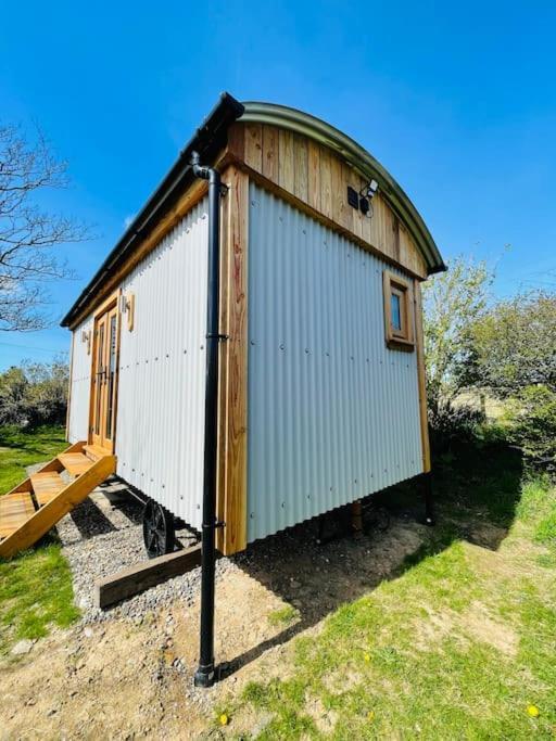 Goodwick The Hut@Trefechan Wen - Coastal Coziness!ヴィラ エクステリア 写真