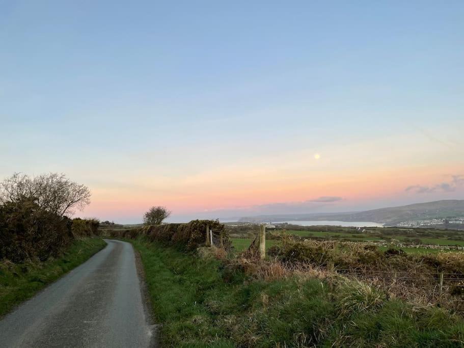 Goodwick The Hut@Trefechan Wen - Coastal Coziness!ヴィラ エクステリア 写真