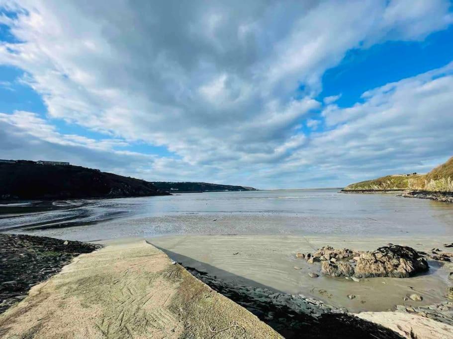 Goodwick The Hut@Trefechan Wen - Coastal Coziness!ヴィラ エクステリア 写真