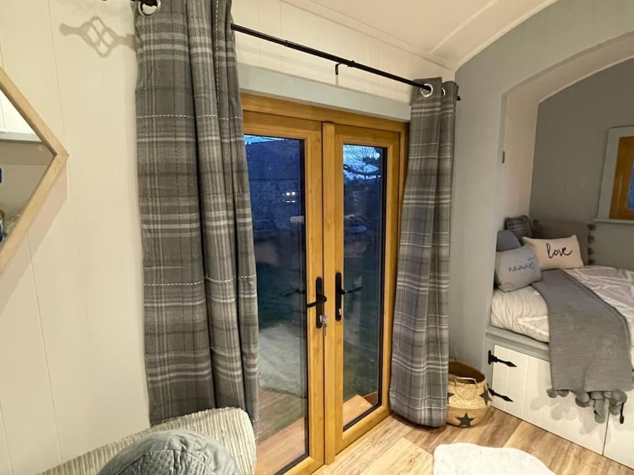 The Hut@Trefechan Wen - Coastal Coziness! Goodwick エクステリア 写真