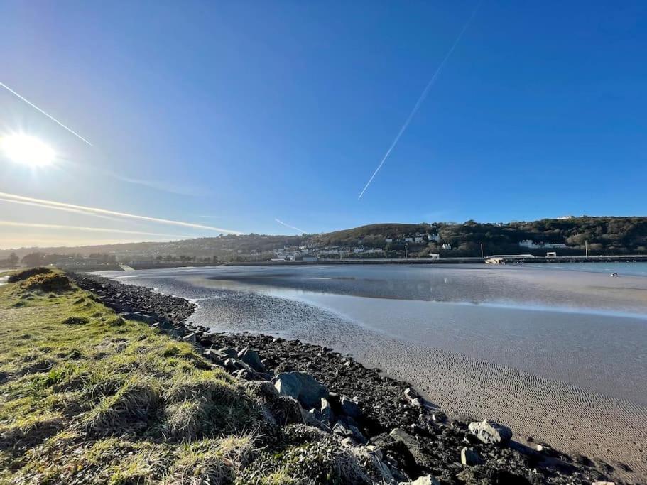 Goodwick The Hut@Trefechan Wen - Coastal Coziness!ヴィラ エクステリア 写真