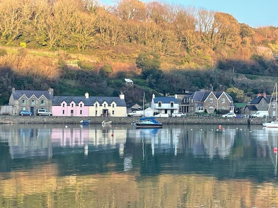 Goodwick The Hut@Trefechan Wen - Coastal Coziness!ヴィラ エクステリア 写真