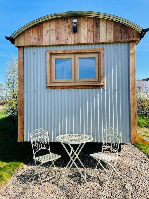 The Hut@Trefechan Wen - Coastal Coziness! Goodwick エクステリア 写真