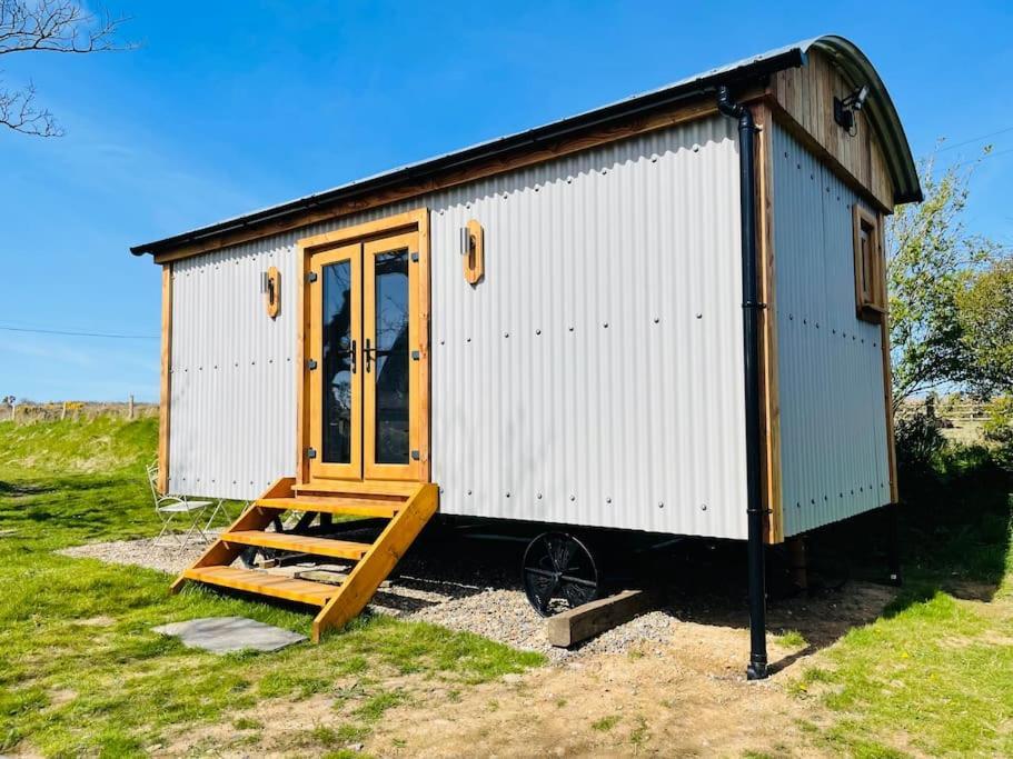 The Hut@Trefechan Wen - Coastal Coziness! Goodwick エクステリア 写真