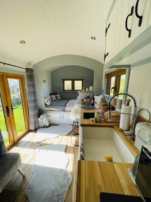 The Hut@Trefechan Wen - Coastal Coziness! Goodwick エクステリア 写真